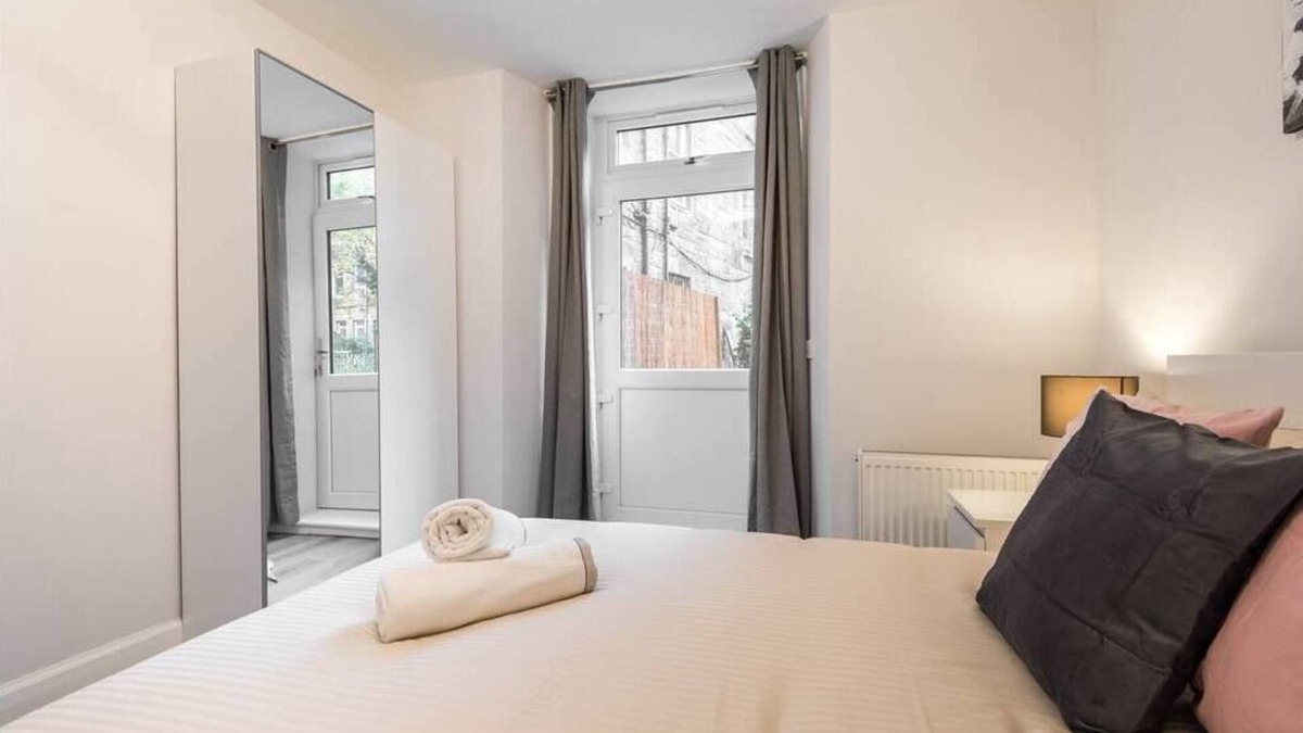 Gorgie Apartment | 1Bed, Ground floor, Private Entrance