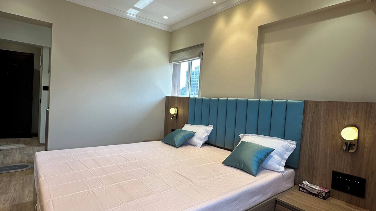 Bandra East Apartment | 1BHK Oasissta : Centrally Located with All Essentials 5 mins from Bandra