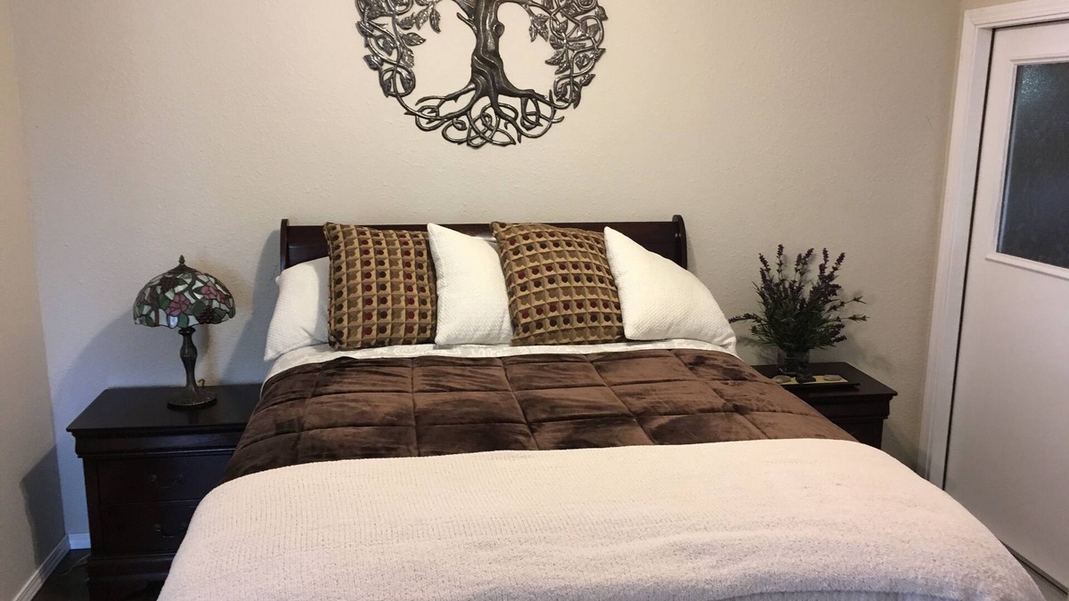 Cottonwood House | 1BR 1BA QUIET COUNTRY COTTAGE - PET FRIENDLY