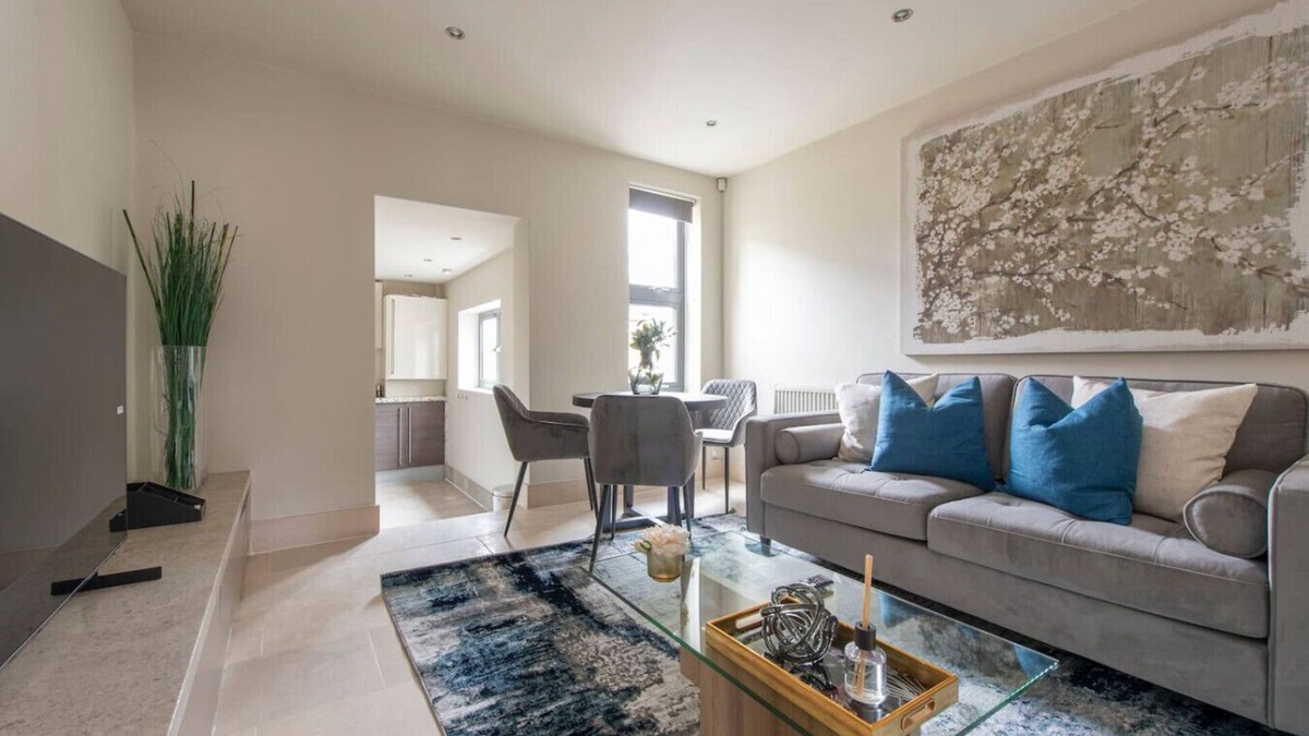 Valentines Apartment | 1BR 1BA Retreat Near Ilford High Street