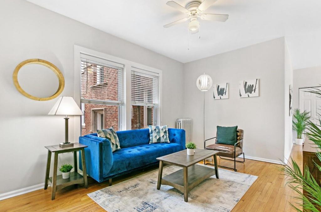 Rogers Park Apartment | 1BR Apartment in Rogers Park with King Bed - Lunt 2E