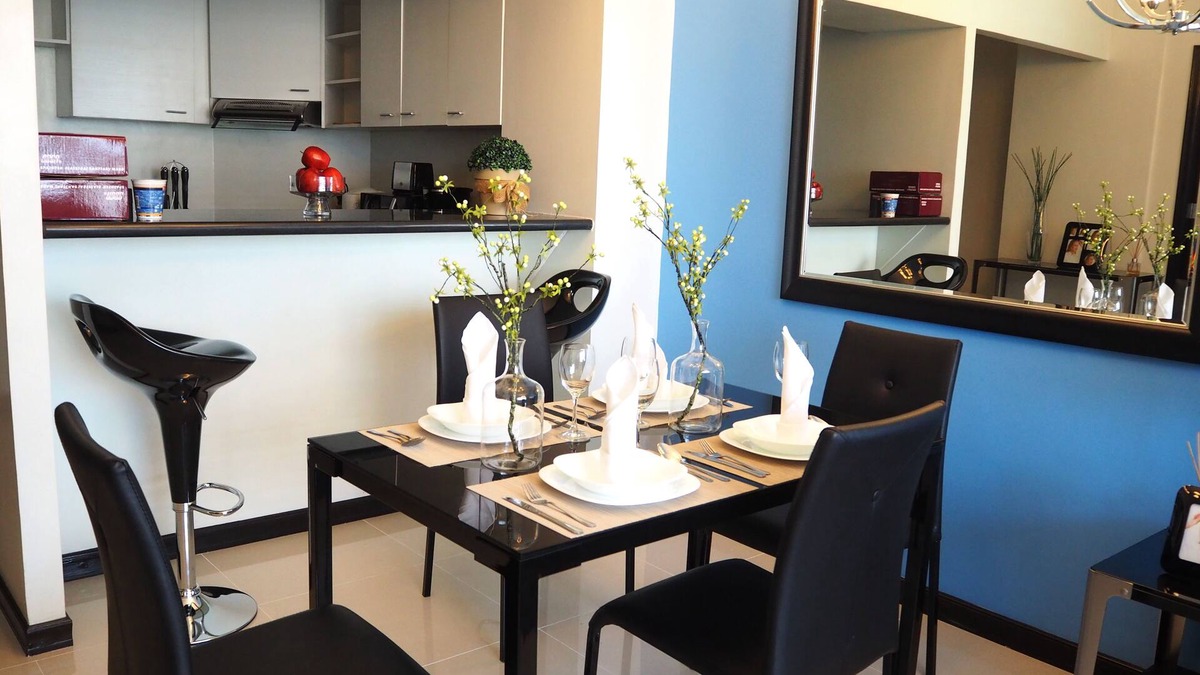 Ermita Night District Apartment | 1BR Apartment in Suites de Marina Manila