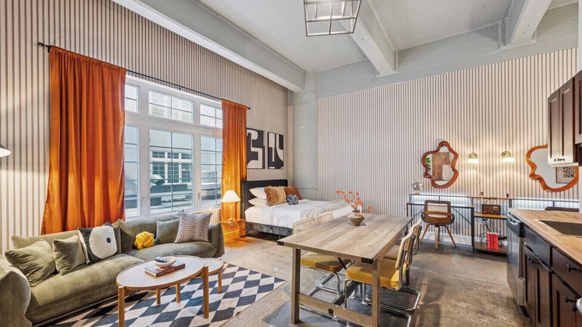 Brewerytown Apartment | 1BR, Central, Gym, Game Room, Rooftop | Velvet Apt