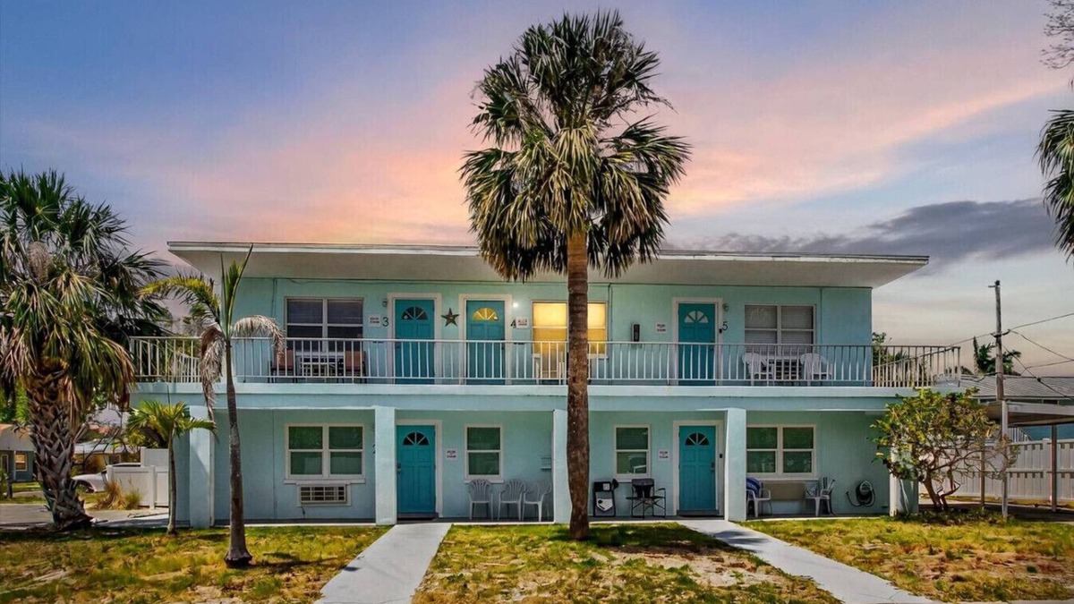 Indian Rocks Beach Apartment | 1BR Coastal Escape - 5 min Walk to Beach!