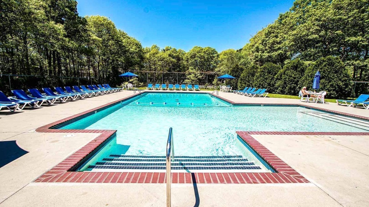 Sandalwood Village Condo | 1BR Condo w/Balcony in Mashpee, MA