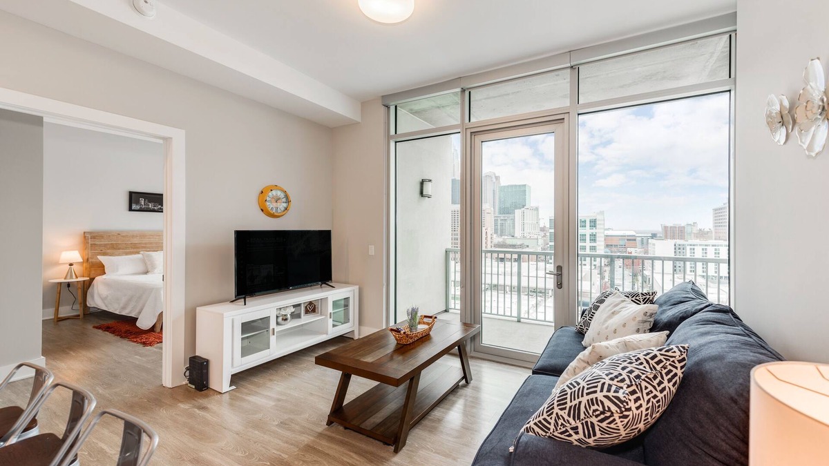 Second Ward Apartment | 1BR furnished Apartment in Charlotte near Uptown Area by RedAwning