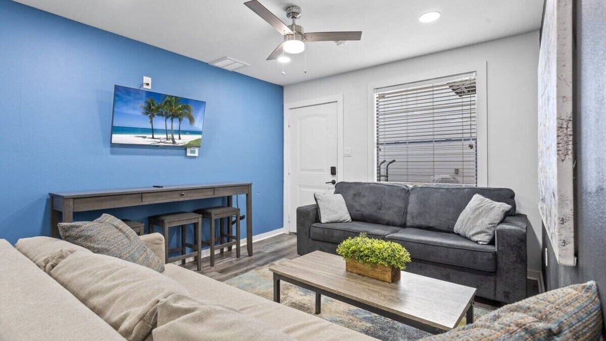 South Central Houston Apartment | 1BR Getaway Sleeps 2 Near Med Center & UH