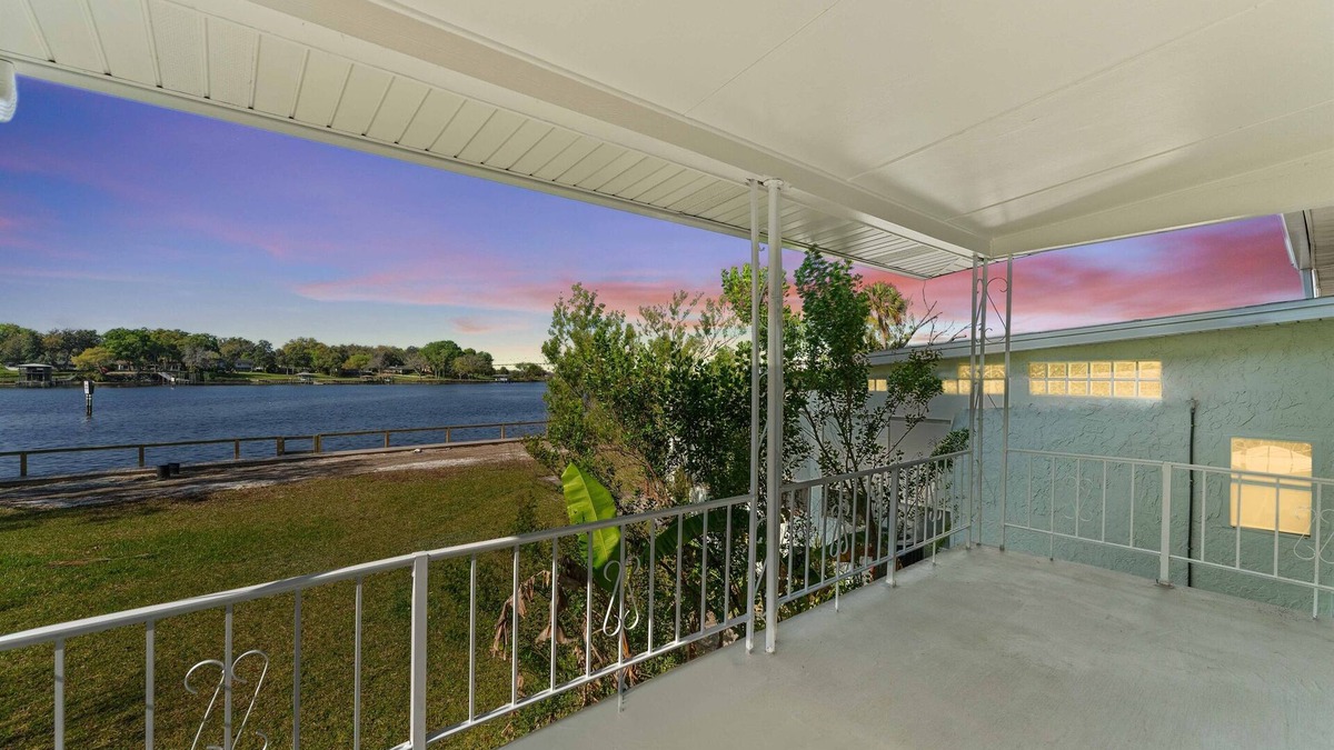 Jacksonville House | 1BR Guesthouse w/River View-Patio & Free Parking