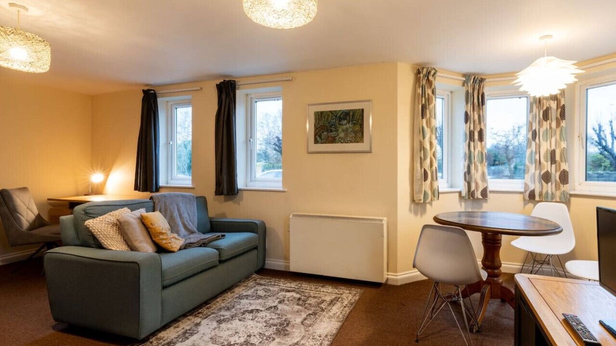 Oxford Apartment | 1BR Headington Flat | Central & Free Parking