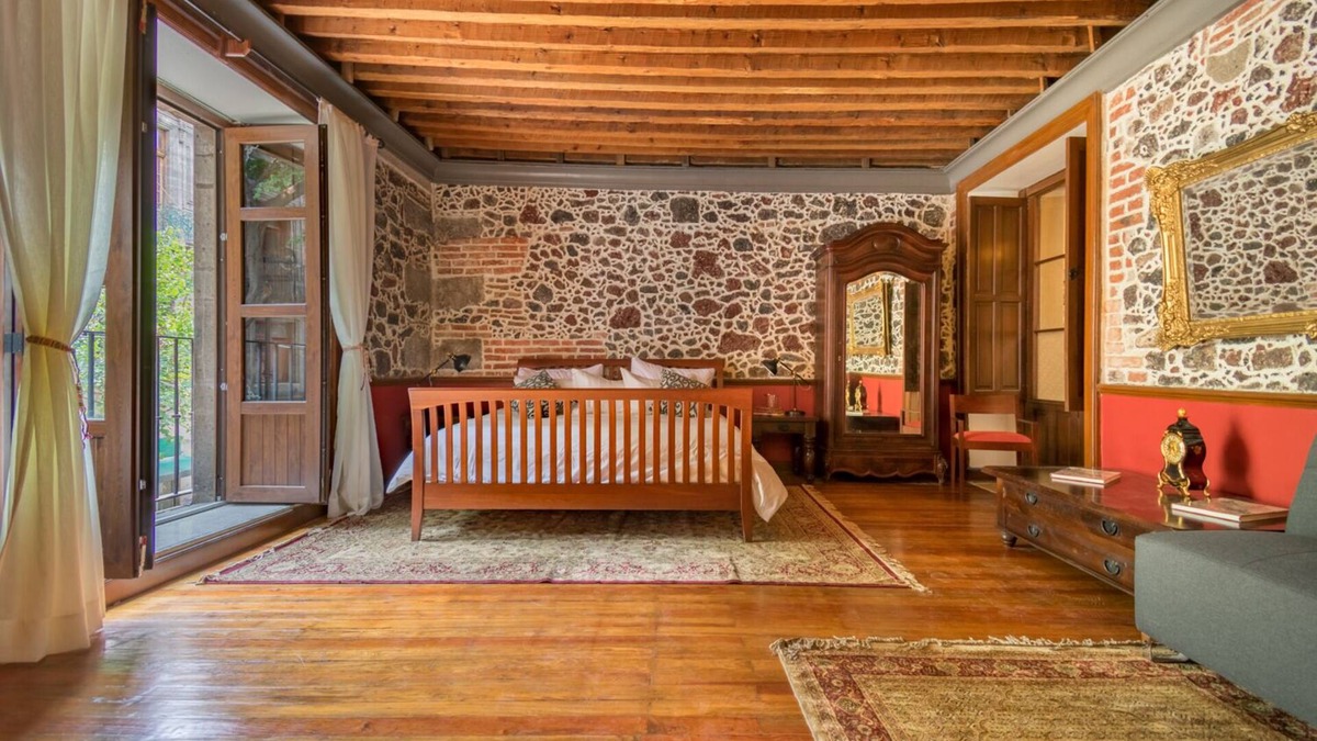 Historic Center Apartment | 1BR Historic suite w/balconies - 100 mts from the Cathedral. CASA SAUTO
