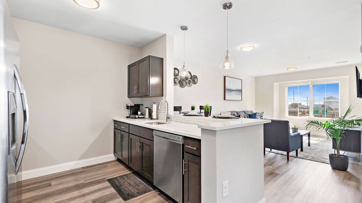 Ampere Apartment | 1BR King★Newark★20 min NYC*Parking Incl.