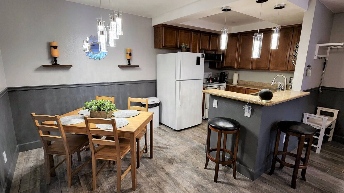 Loma Alta Condo | 1BR Luxe Condo + pool, gym, parking