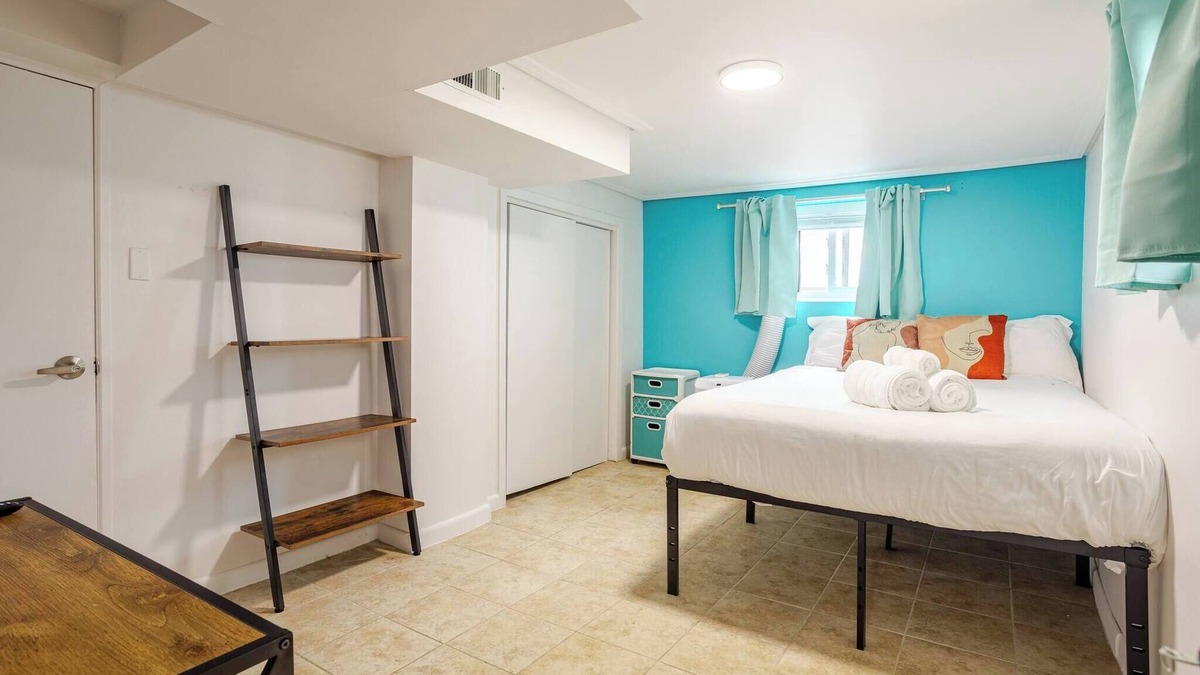 Hackensack River Waterfront Bed & Breakfast | 1BR Manhattan Escape, Netflix & Pet-Friendly