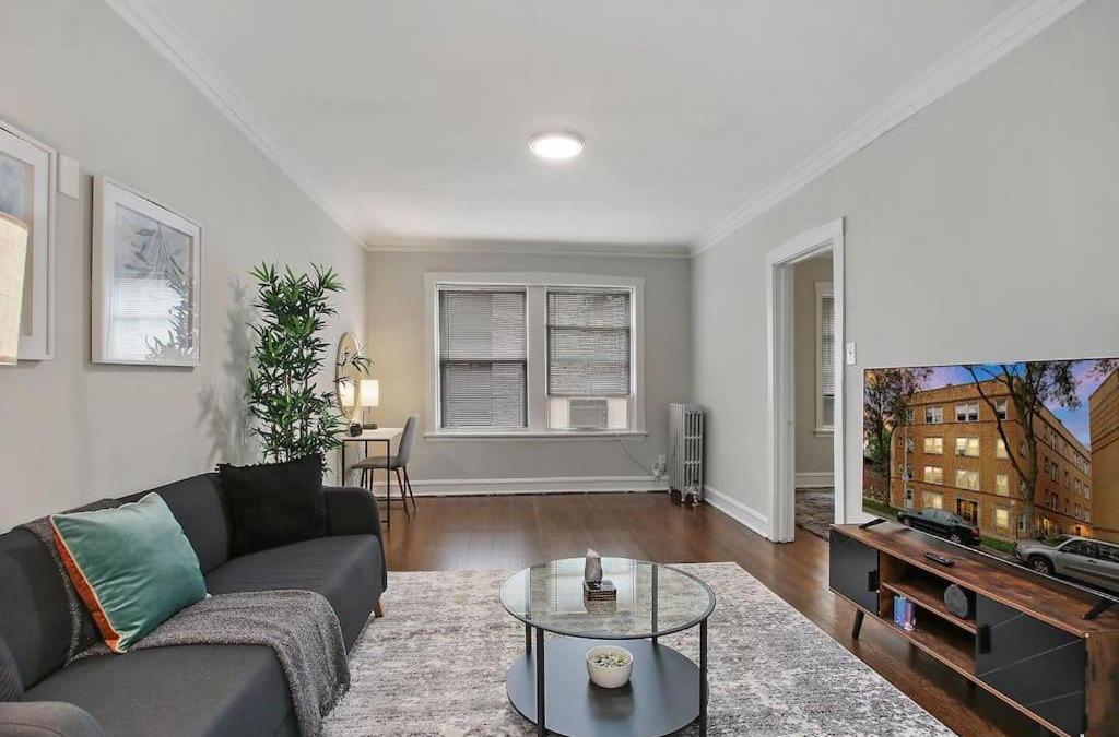 Ravenswood Manor Apartment | 1BR Serene and Cozy Chicago Apartment - Manor 2