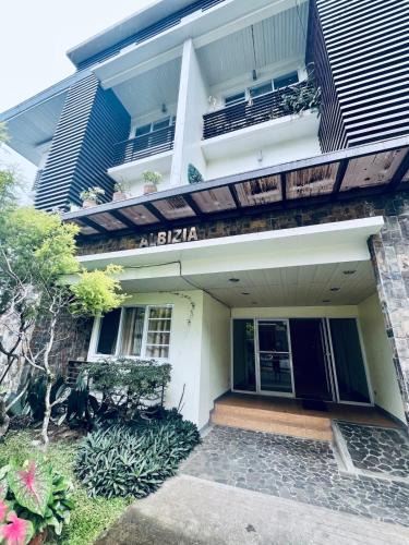 Tagaytay Apartment | 1BR Tagaytay Condo Staycation near Sky Ranch