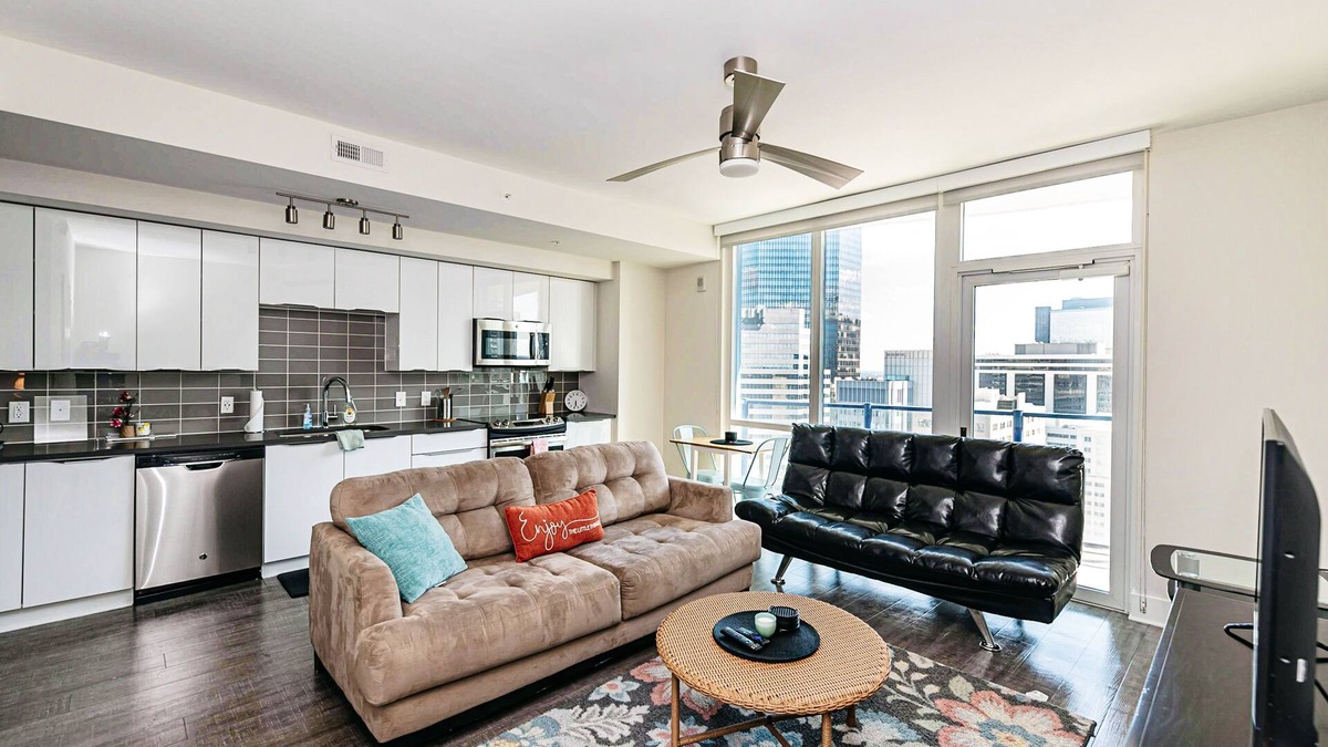 Charlotte Center City Apartment | 1BR Uptown Charlotte Furnished Apartments by RedAwning