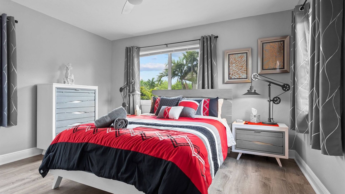 Coral Ridge Apartment | 1BR, Windows on All Four Sides