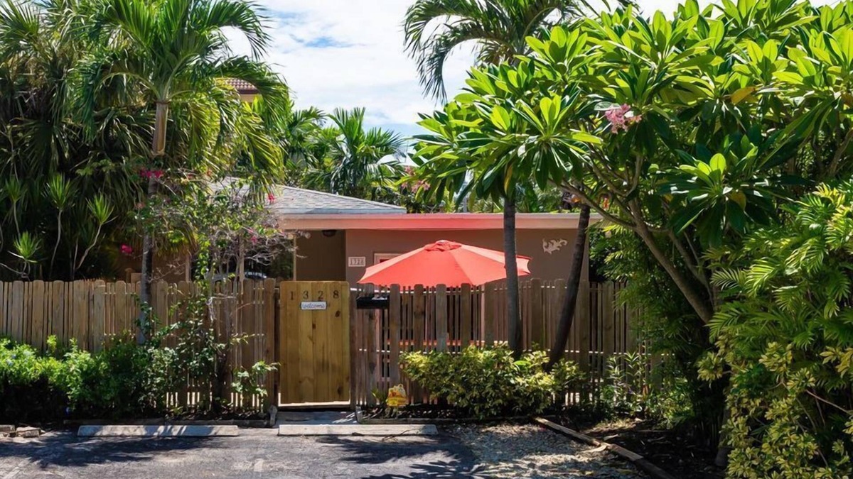 Coral Ridge Apartment | 1BR with Private, Fenced Deck