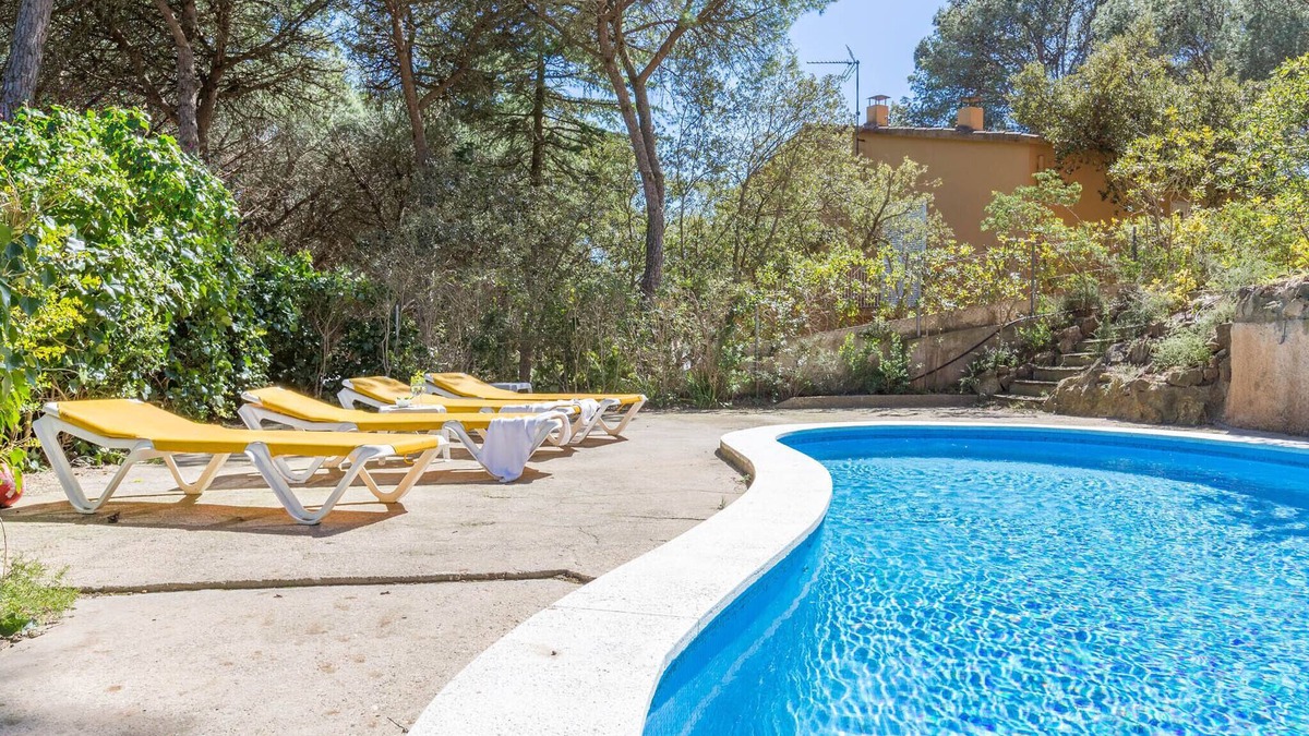 Llafranc Apartment | 1CAR 01 - Basic apartment with communal pool near the beach of Llafranc