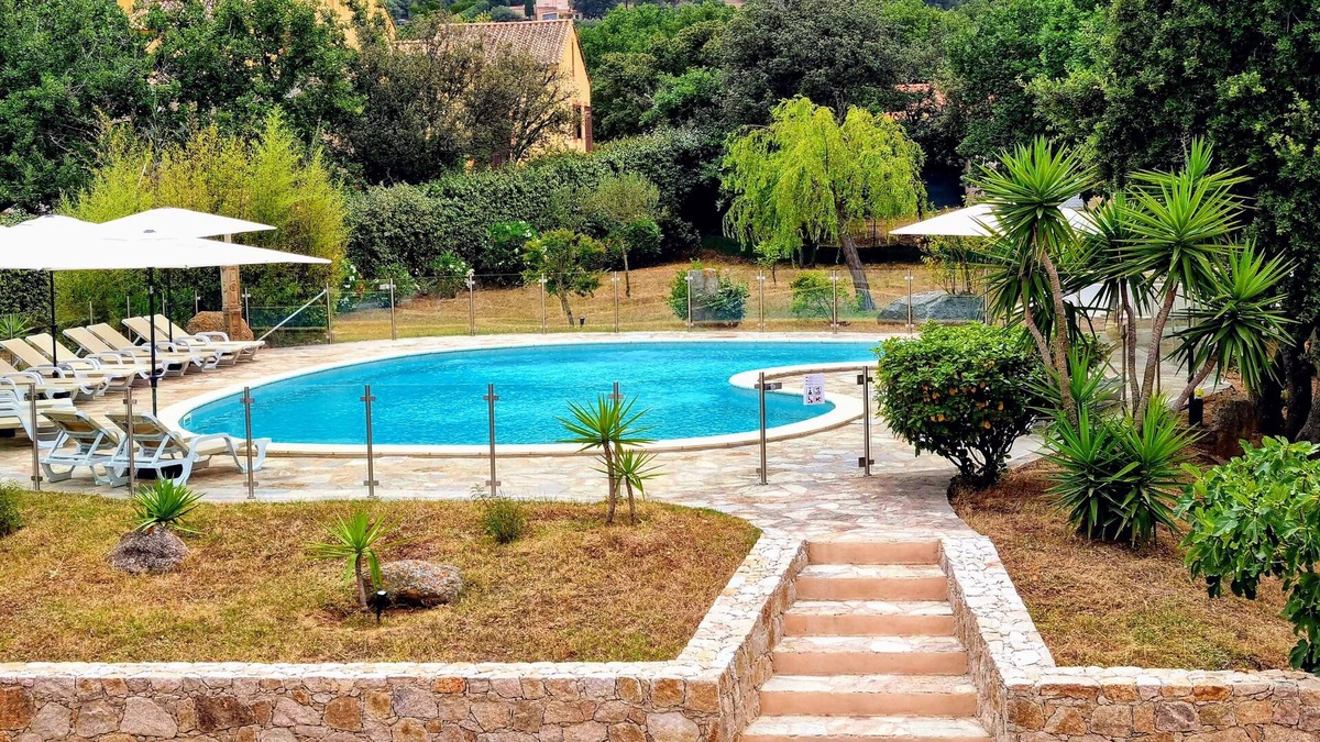 Pigna Apartment | 1km beach, M'apartment with terrace in estate with swimming pool