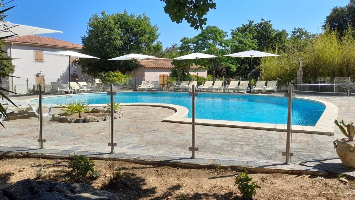 Pigna Apartment | 1km from the beach, apartment g with terrace in residence with swimming pool
