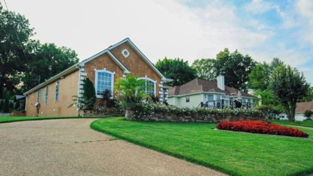 La Vergne House | 1min to Percy Priest Lake/2 Masters/Quiet Family Home