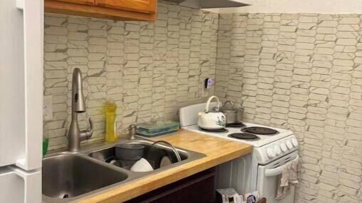 Frankford Apartment | 1Rear w/parking near Aria hospnn