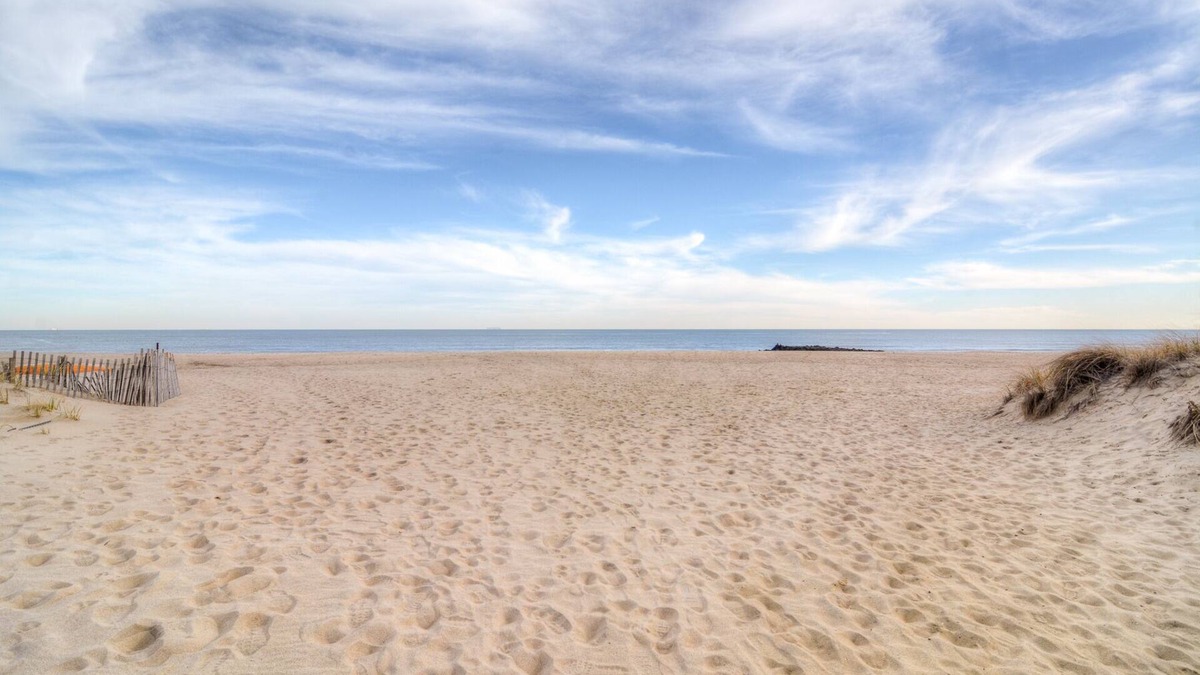 Ocean Grove Apartment | 1st Beach Block Luxury Gr. Floor Duplex - 3 houses from the Beach!