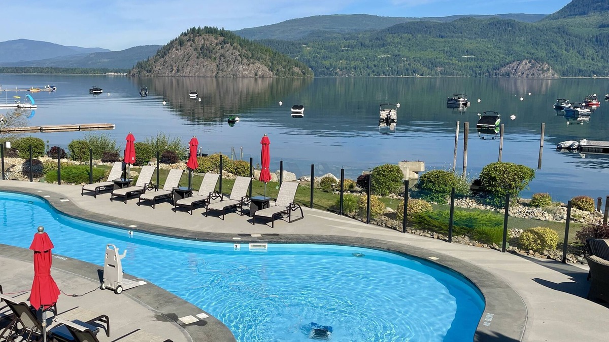Blind Bay House | 1st. CLASS Waterfront RESORT: Pool/Hot Tub/Clubhouse/Boat Moorage/Patios