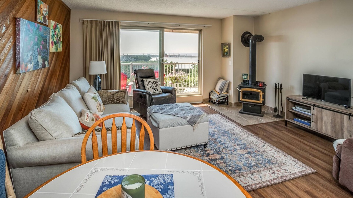 Gearhart Condo | 1st Floor 1 Bedroom Cute and Cozy - Walk to beach and golf! No Cleaning Fees.