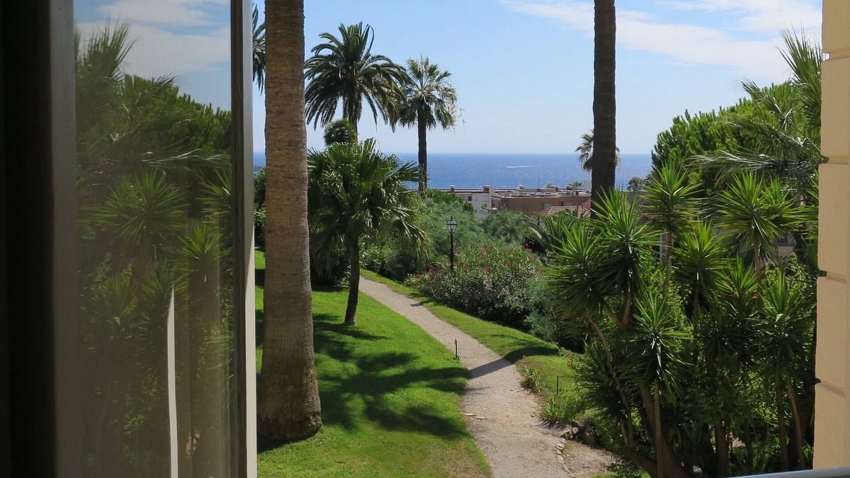 California - Pezou Apartment | 1st Floor Apartment With Beautiful Sea View in Magnificent Character Building