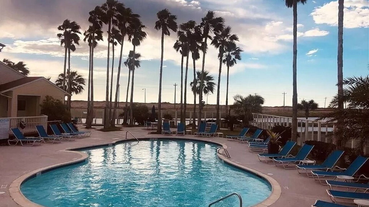 Corpus Christi Condo | 1st Floor-Family friendly-fully equipped condo walking distance to the beach.