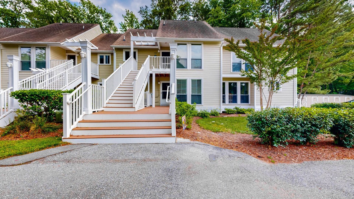 Bethany Beach Condo | 1st-floor Sea Colony Tennis condo with gym, & sauna