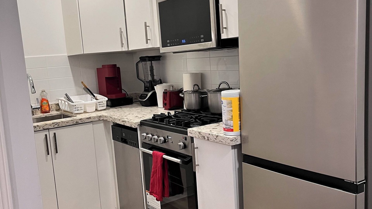 Hamilton Apartment | 1st Floor Studio Suite Near Hamilton Airport, Mohawk College, St. Joe’s Hospital