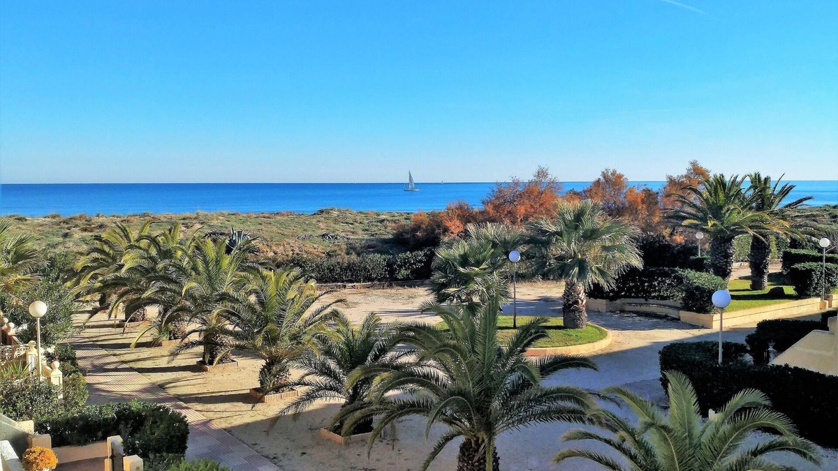 Oliva House | 1st Line beach with private access-A. A.WIFI-TV-SAT,
