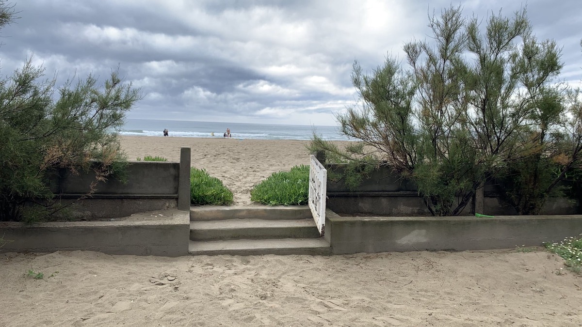 Carnon-Plage Apartment | 1st line ground floor apartment, feet in the sand