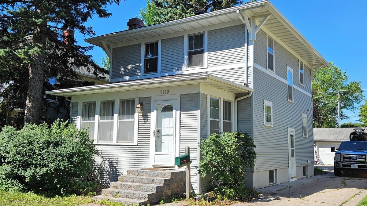 Grand Forks House | 1UP! Spacious 3Bd 2Ba Historic Home, 3min/UND