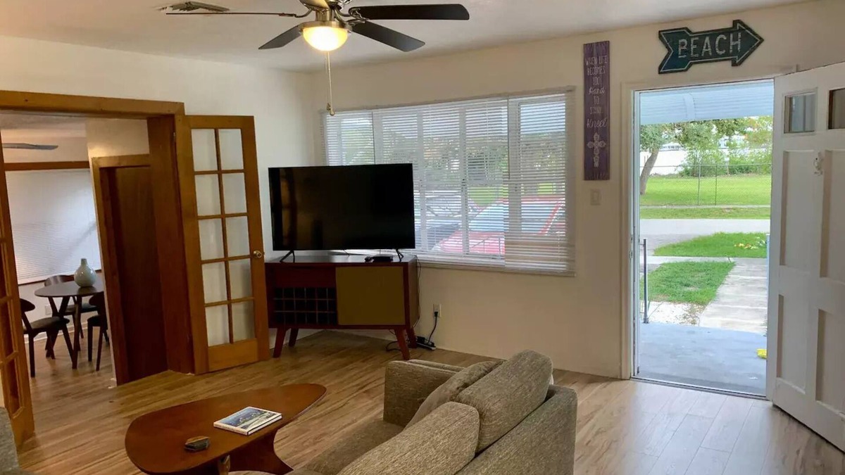 East Ocean Ave Apartment | 2/1 Coastal Town Oasis ~ Minutes to the Beach
