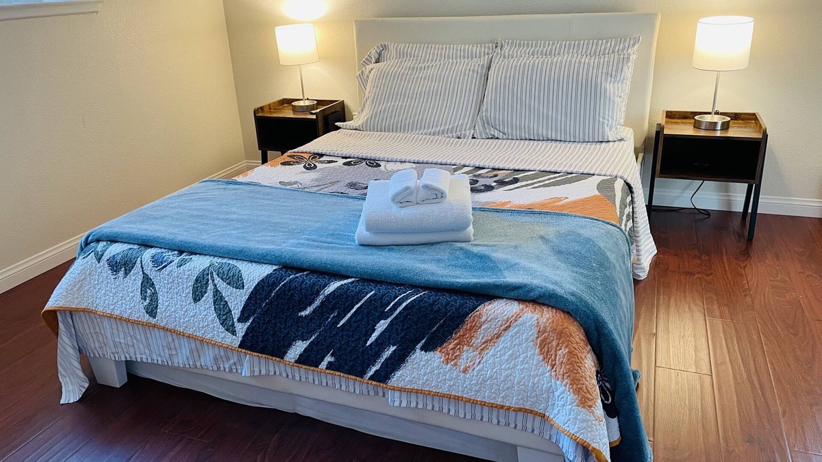 Fontana House | 2-12 people 4 bedrooms 6 beds 2 bathroom, free parking, pets friendly