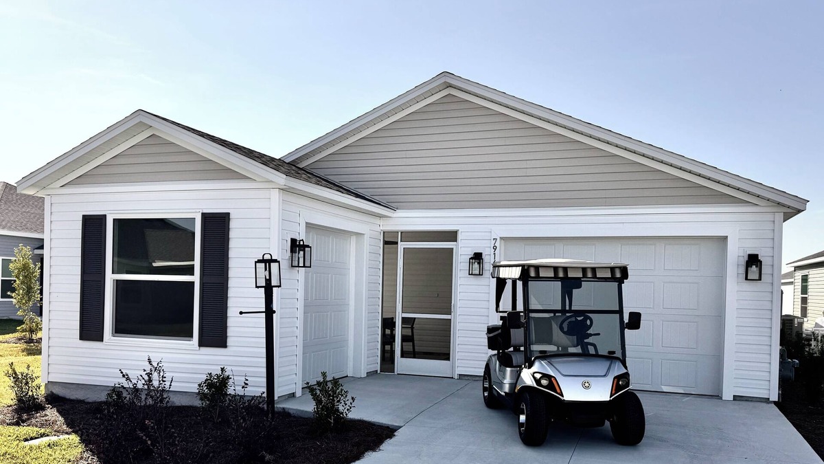 Sumter County House | 2/2 in The Village of Shady Brook