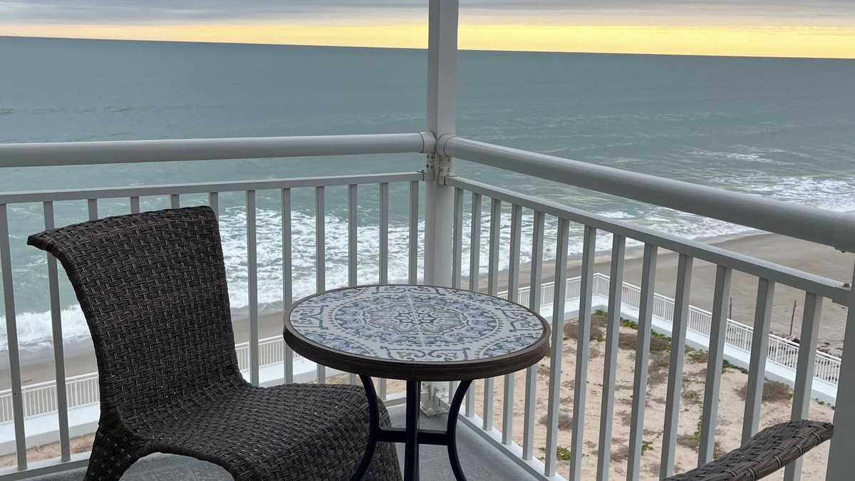 South Patrick Shores Condo | 2/2 Ocean View Condo at Sandpiper. Wake up to the sounds of the waves!