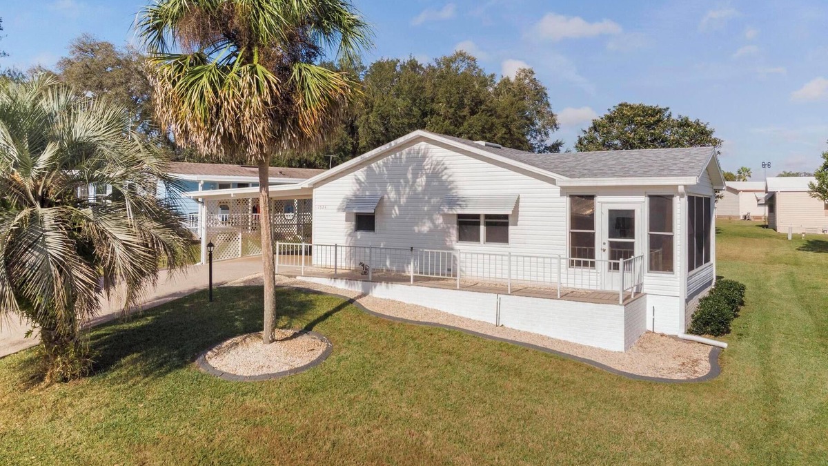 The Villages House | 2/2 Ranch home, nGolf Cart, near Shopping & Spanish Springs