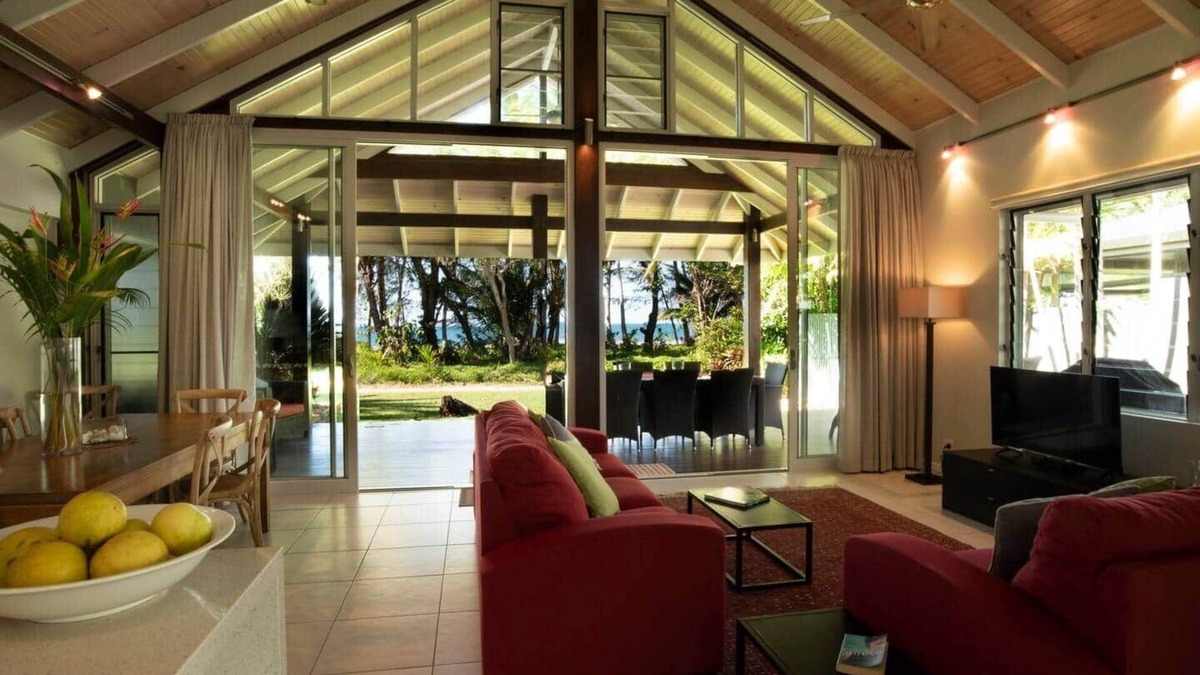 Mission Beach House | 2/24 Donkin - Luxury - Absolute Beachfront