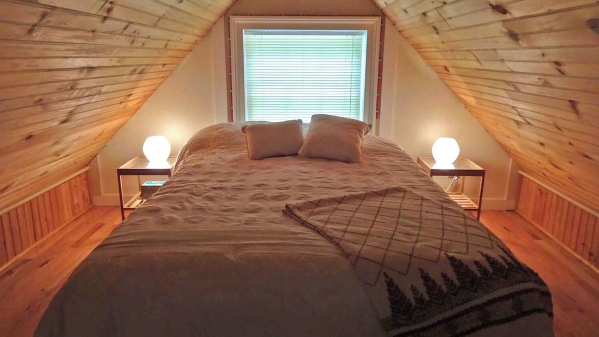 Athens Cabin | 2-3 MONTH Vermont Small Cabin Getaway!