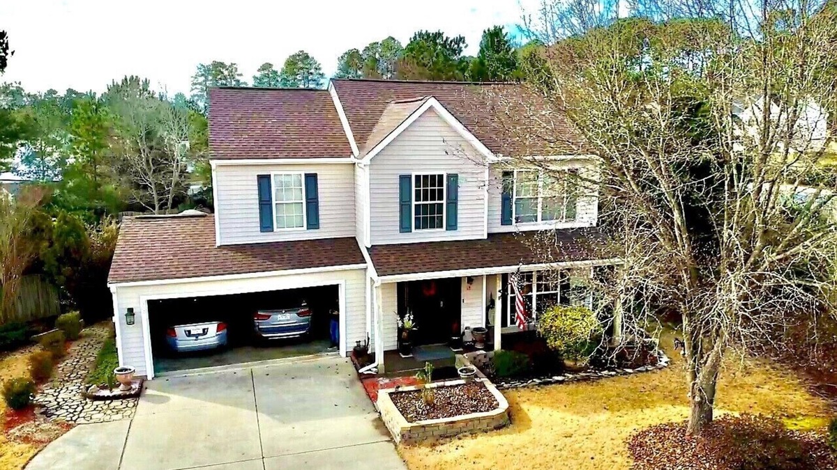 Apex House | 2,300 Sqft 2 Story Home With 3 Bedrooms 21/2 Bathrooms in Apex North Carolina