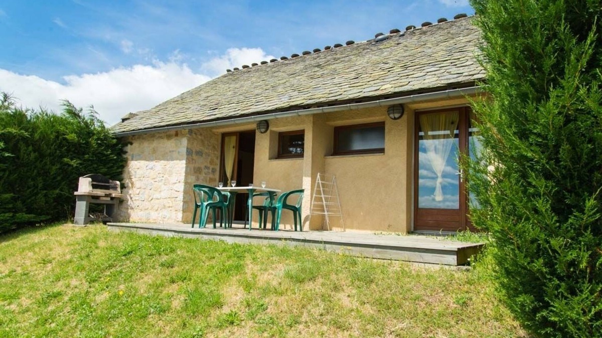 Saint-Leger-de-Peyre Resort | 2/4 person gîte in vacation village