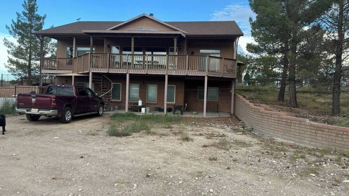 Pearce House | 2,500 square foot beautiful ranch house with AC in charming Pearce