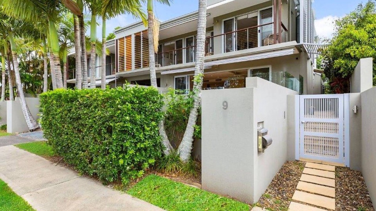Tewantin Villa | 2/9 HILTON ESPLANADE NOOSAVILLE