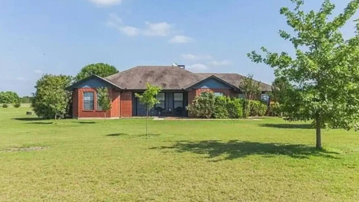 Ellis County Apartment | 2-Acre Country Escape: Race Tracks, Race Fans