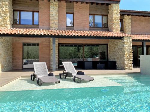 Noriega Apartment | 2 Apartamentos en villa con piscina privada en Asturias El Marquesau